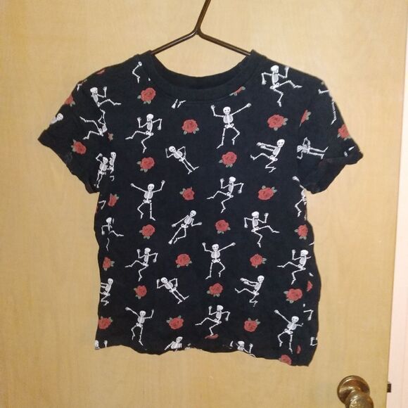 Vibe Tops - 🎀Vibe N Skeletons And Roses Crop Top Size X Small